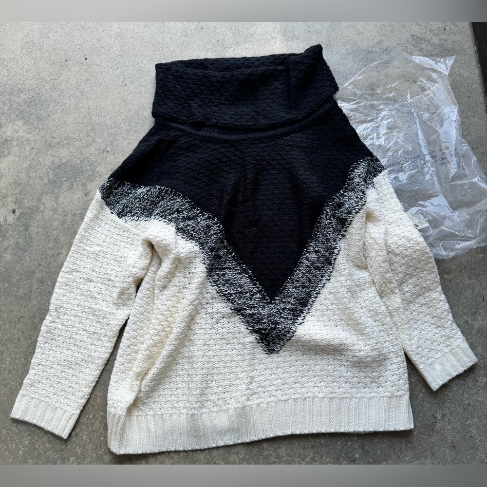 Denim 24/7 Sweater size medium New women’s